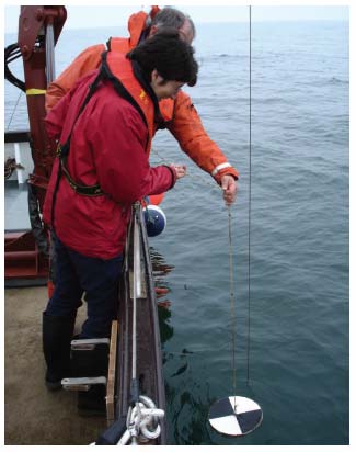 Figure 2.13 Measuring water clarity at the FRS Ecosystem Monitoring site off Stonehaven using a Secchi Disk